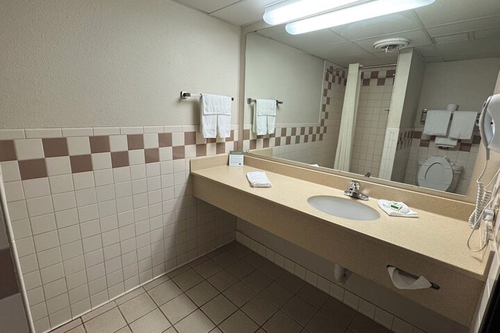 AmericInn by Wyndham McAlester