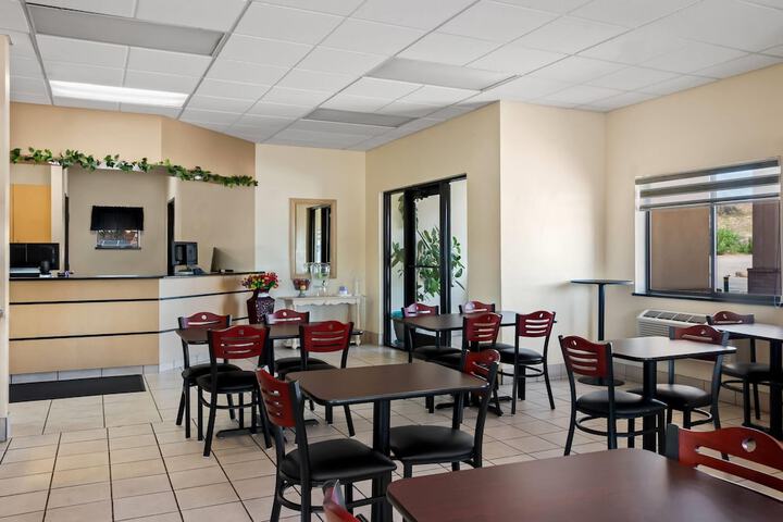 Super 8 by Wyndham Santa Rosa