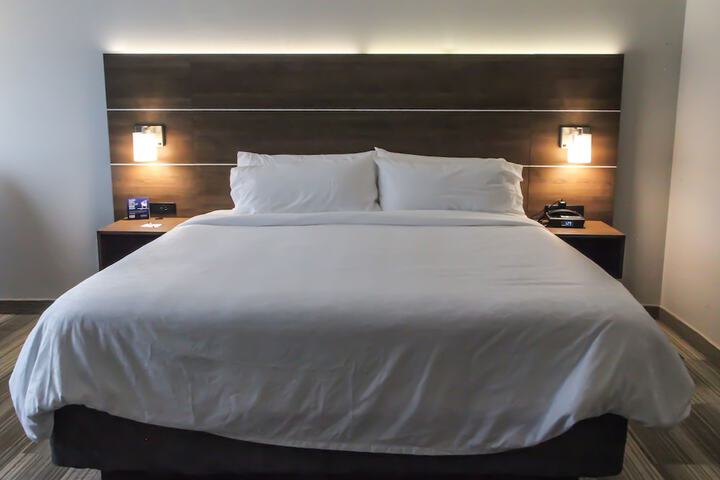Room 12 of 37