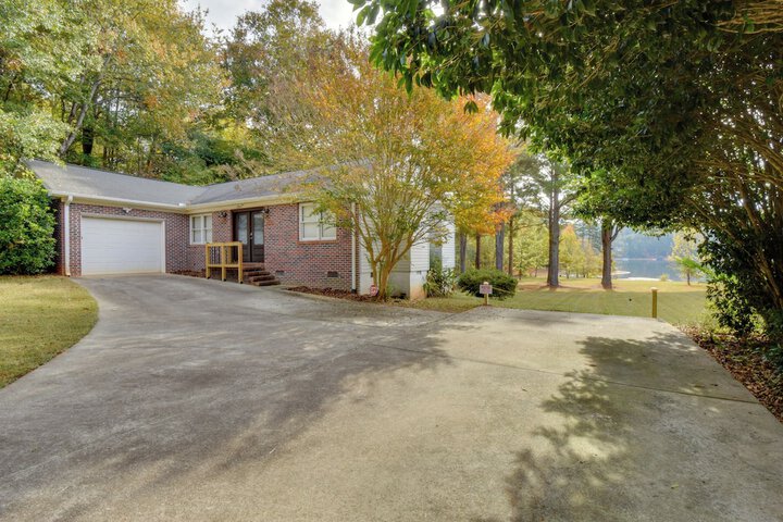 Lakefront Westminster Retreat w / Boat Dock!