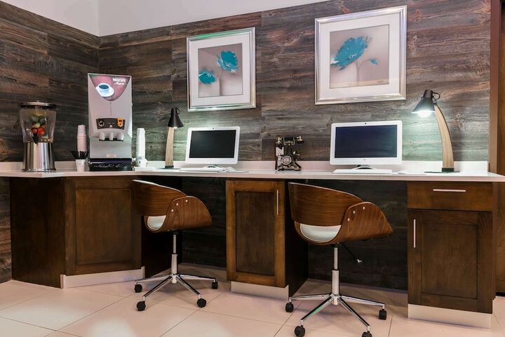 Business Center 23 of 23