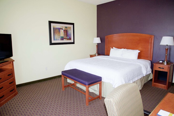 Room 25 of 38