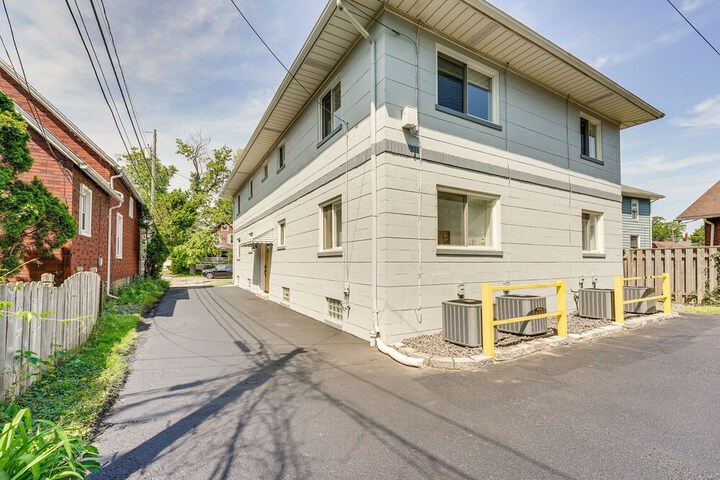 Pet-friendly Vacation Rental Apt Near Bishop Park!