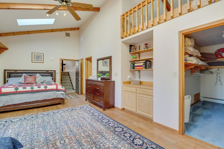 Near Skiing: Lakefront Gem w / Kayaks in Long Pond