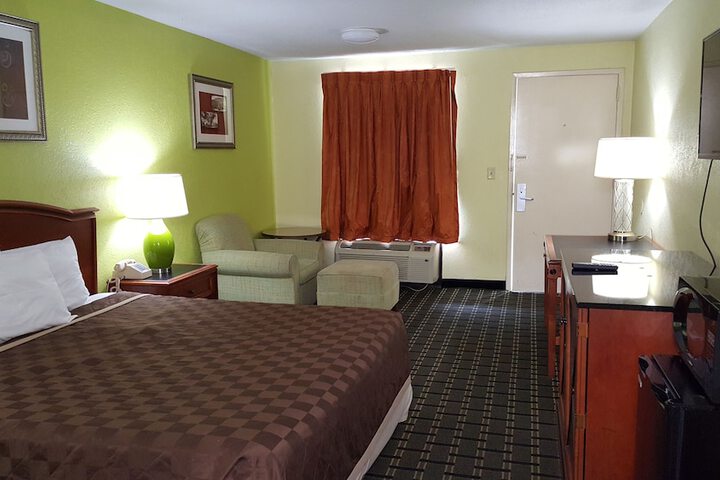 Room 25 of 47