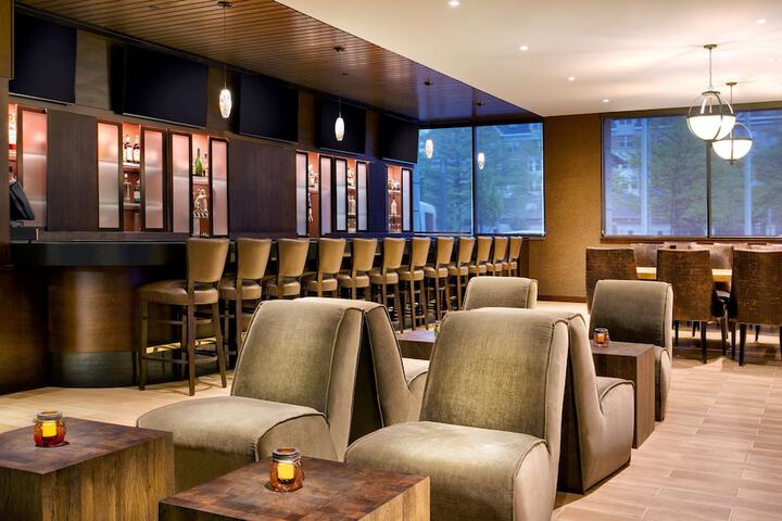 Lounge 41 of 45