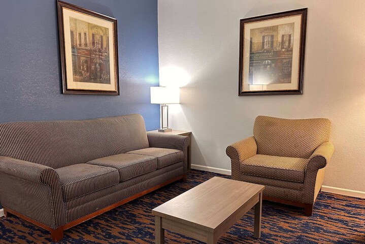 Room 6 of 35