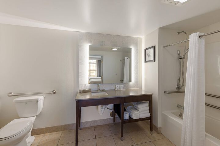 Country Inn & Suites by Radisson Findlay, OH