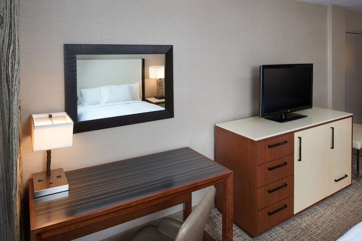 Room 32 of 80