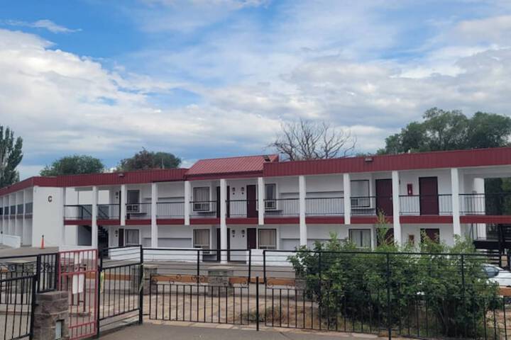 Red Arrow Inn & Suites a Travelodge by Wyndham