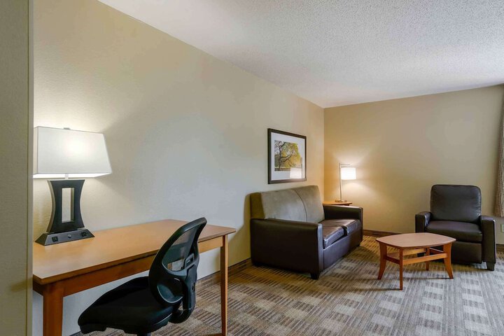 Room 10 of 34