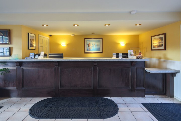 Hotel Interior 11 of 38