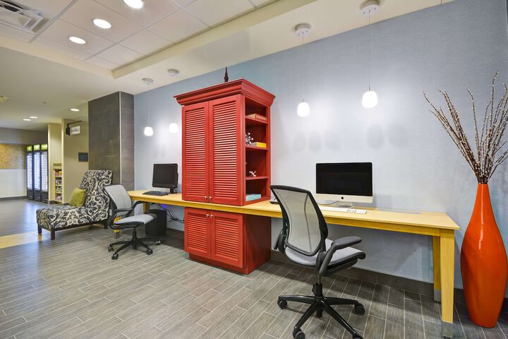 Business Center 37 of 40