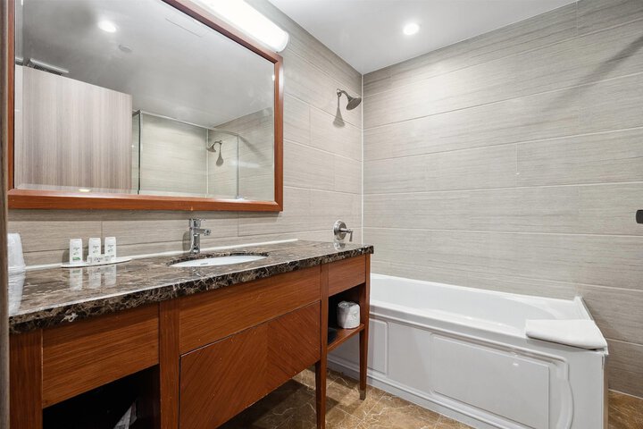 Ramada by Wyndham Flushing Queens
