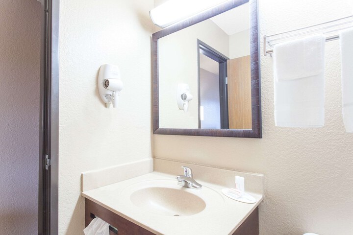 Room 9 of 15