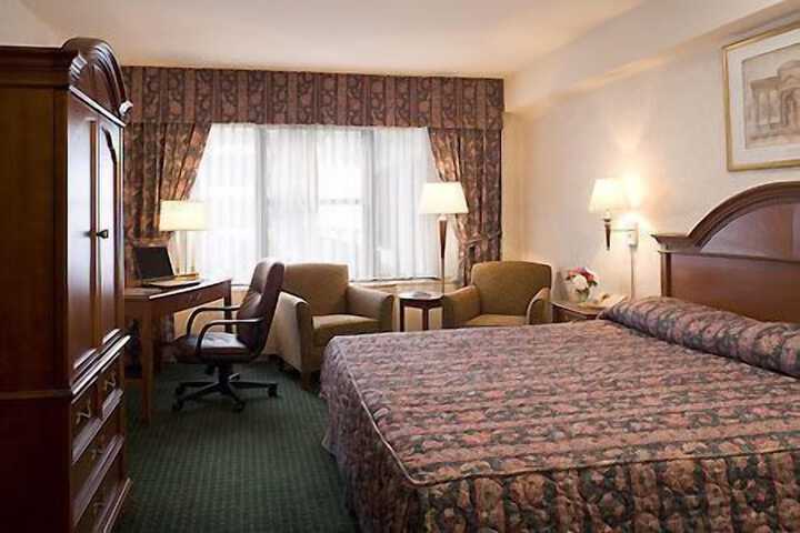 Room 32 of 39