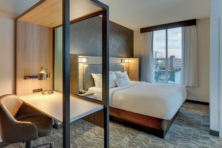 Room 13 of 34