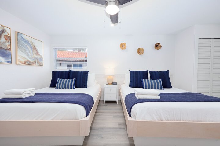 Siesta Key Beach Resort and Suites