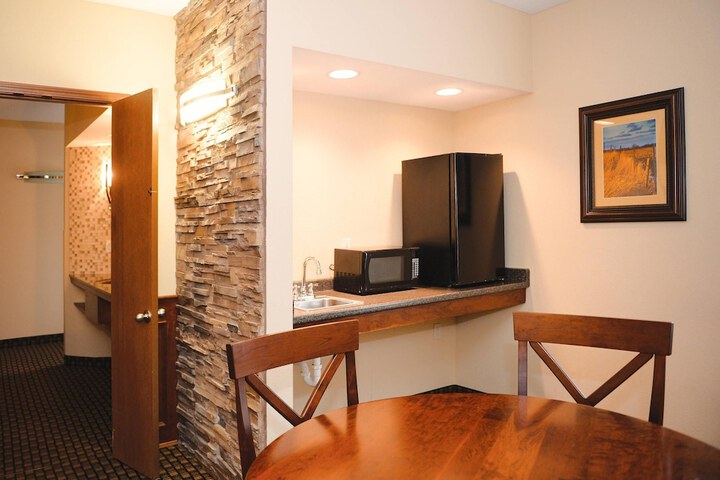Quality Inn & Suites Ames Conference Center Near ISU Campus
