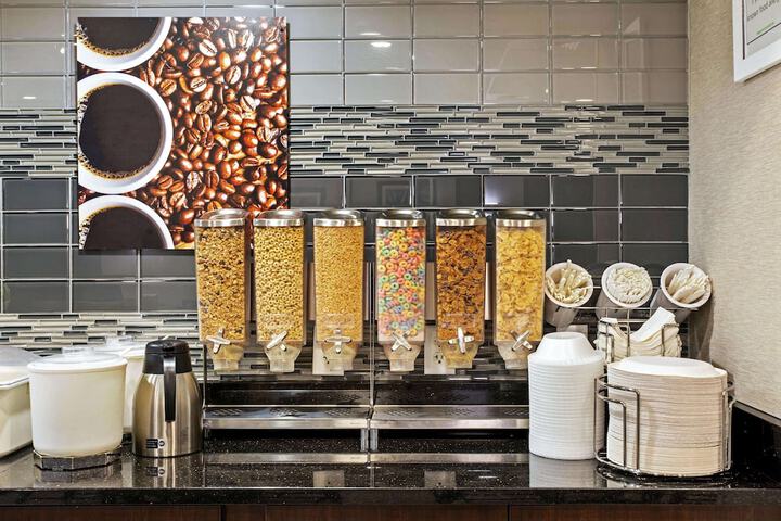 La Quinta Inn & Suites by Wyndham Boston-Andover