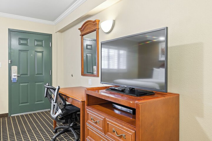 Alexis Park Hotel