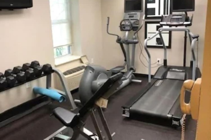 MainStay Suites Middleburg Heights Cleveland Airport