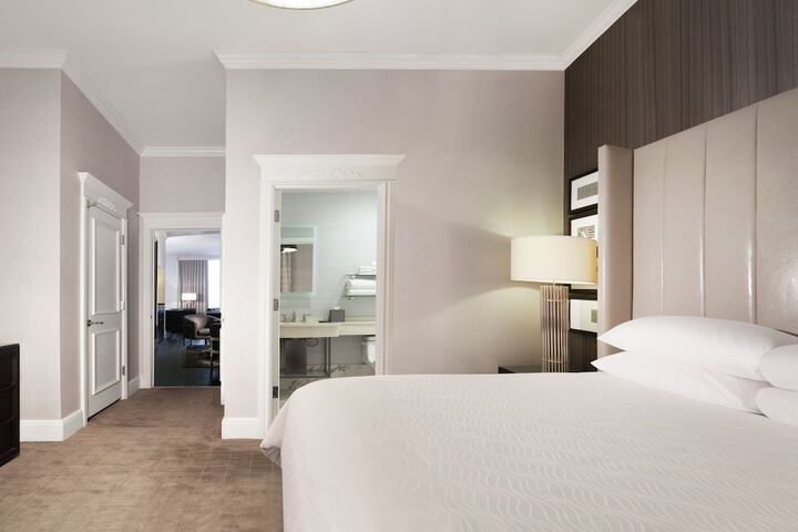 Room 65 of 212
