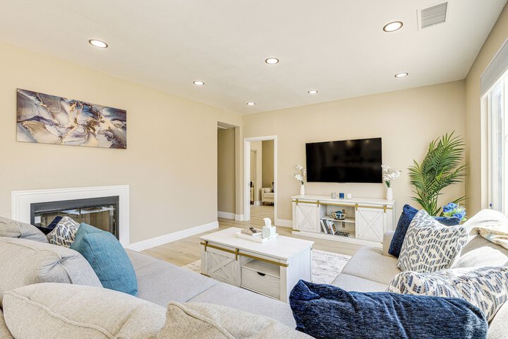 Mtn-view Gem w / Private Yard: Luxe Beaumont Home