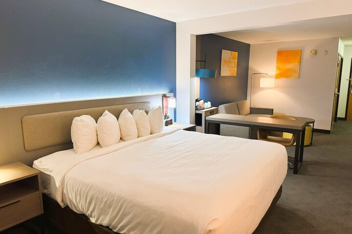 Comfort Inn & Suites Sheboygan I-43