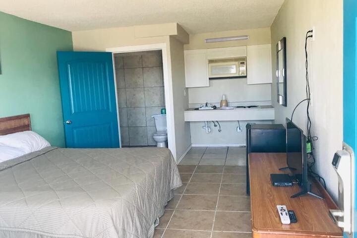 Room 13 of 18
