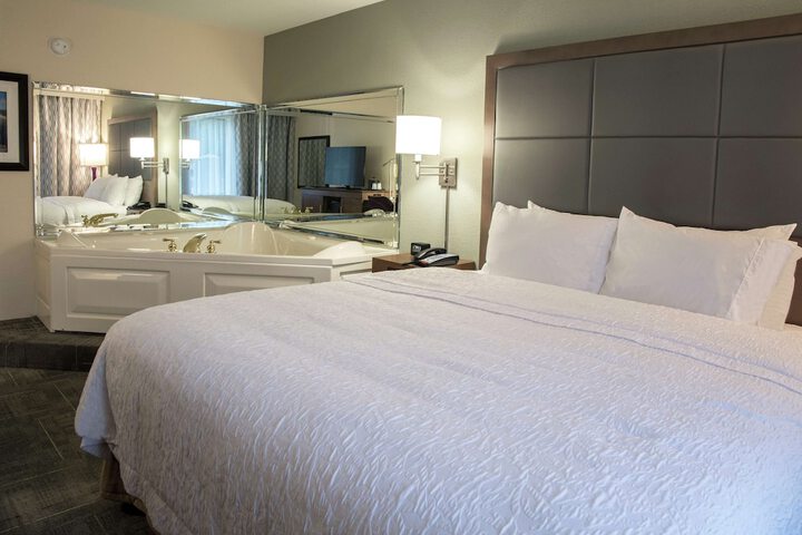 Room 9 of 18