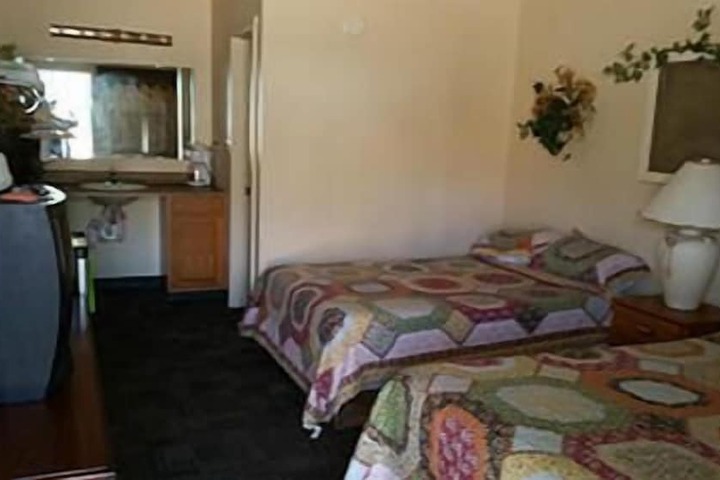 Room 6 of 26