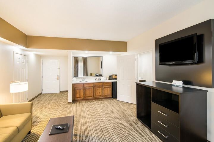Room 25 of 48