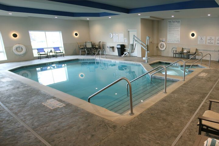 Holiday Inn Express & Suites Eau Claire West I-94 by IHG