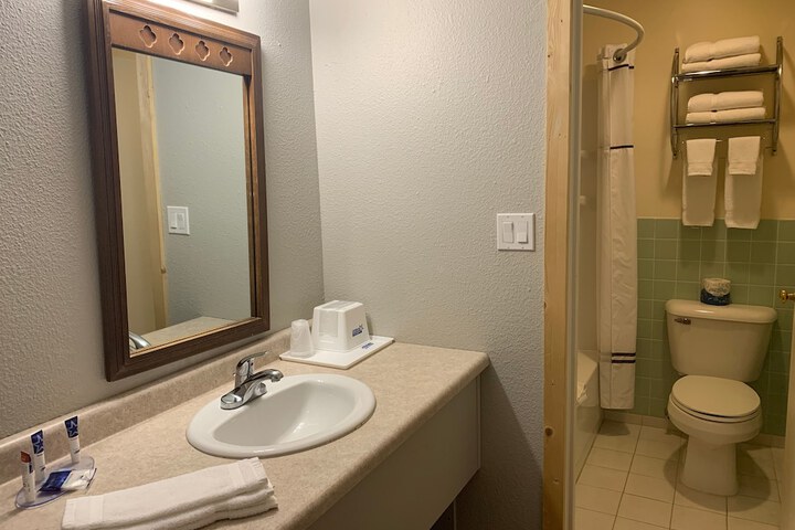 Americas Best Value Inn Wall