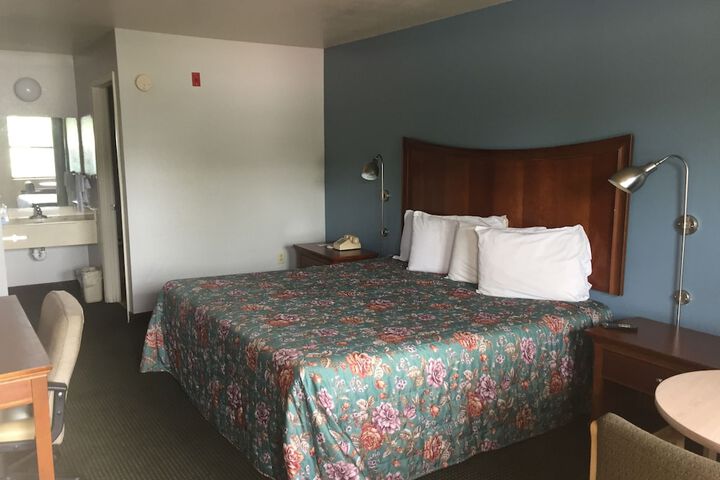 Room 8 of 11