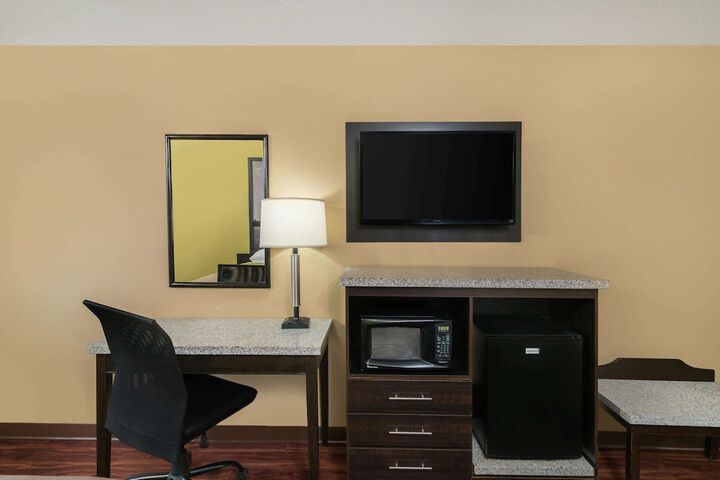 Room 4 of 13
