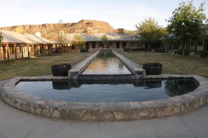Hotel Exterior 34 of 49