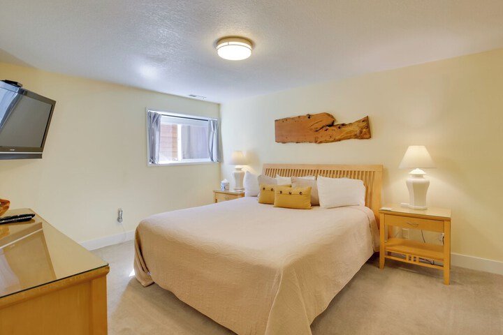 Lincoln City Beach Condo: Clubhouse & Pool Access!