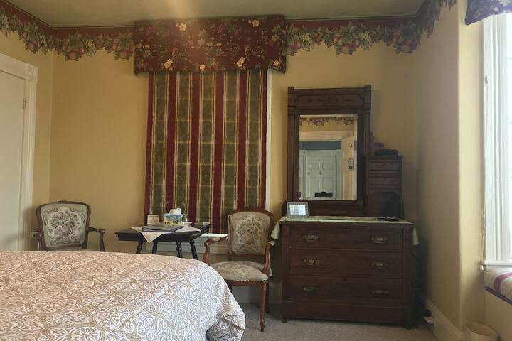 Room 52 of 103