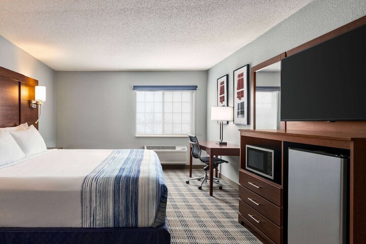 AmericInn by Wyndham Williamsburg