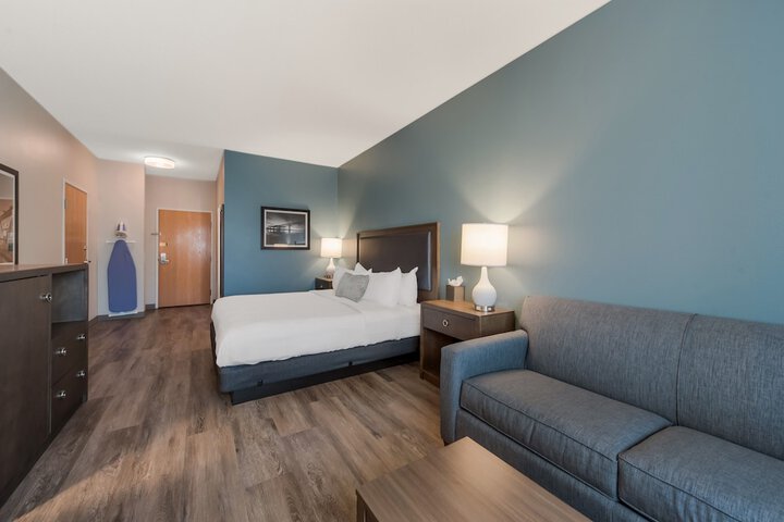 Room 8 of 32