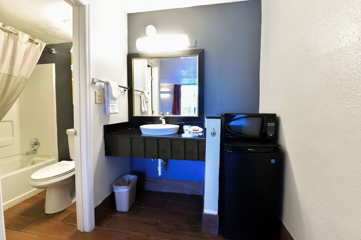 Room 10 of 30
