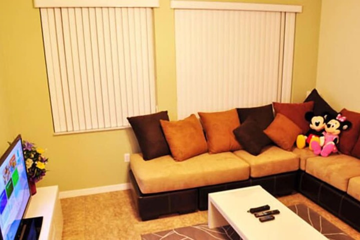 Lounge 12 of 12