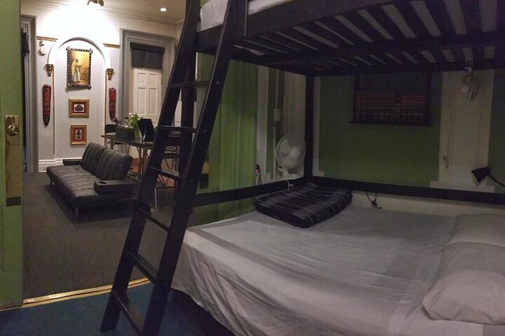 Room 33 of 40