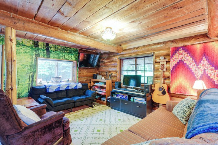 Cozy Elizabethtown Cabin w / Fire Pit!