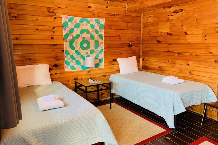Pine Crest Motel & Cabins