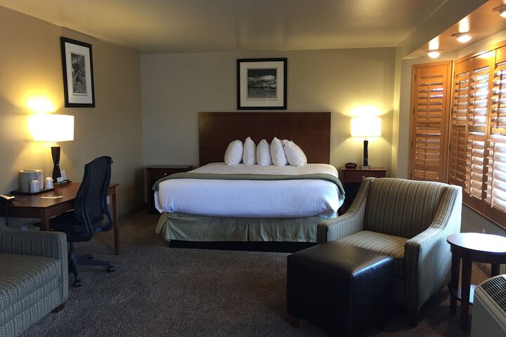 Dinosaur Inn & Suites