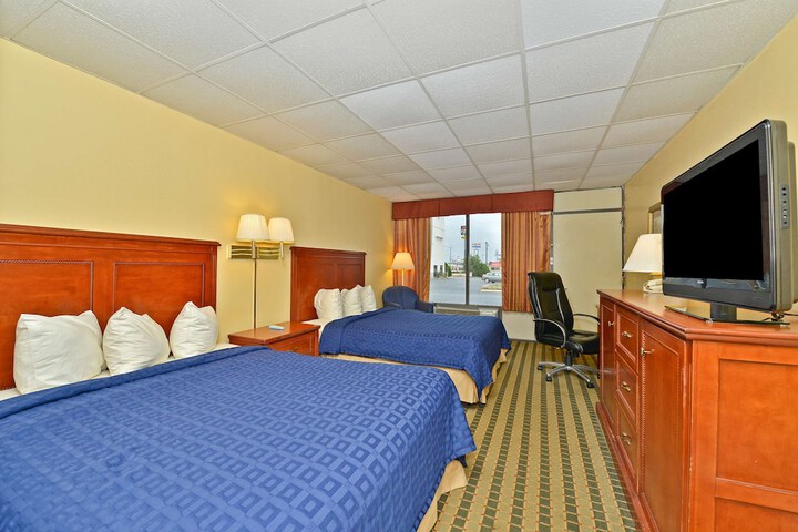 Room 8 of 16