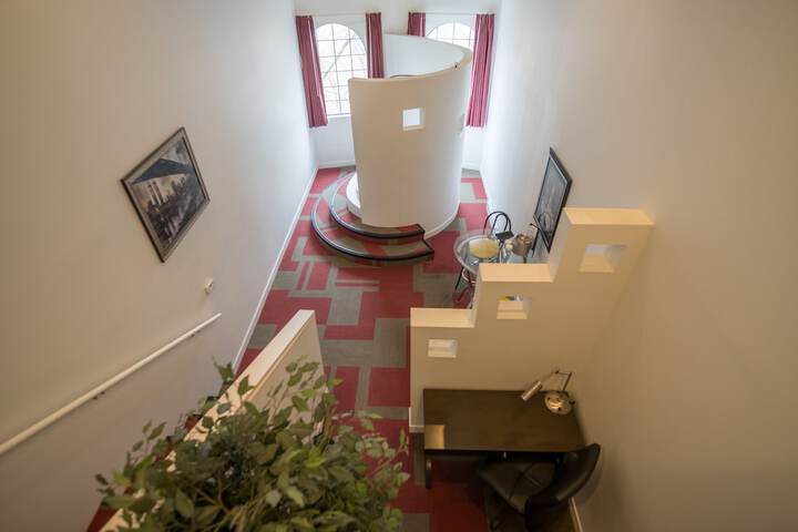 Hotel 2 of 151